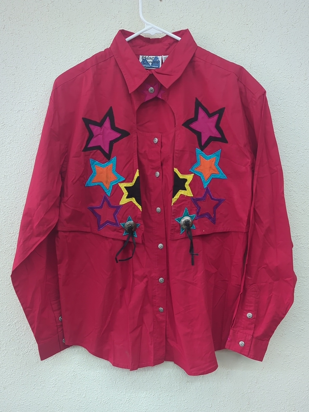 Red Star-Appliqué Button-Down Casual Shirt